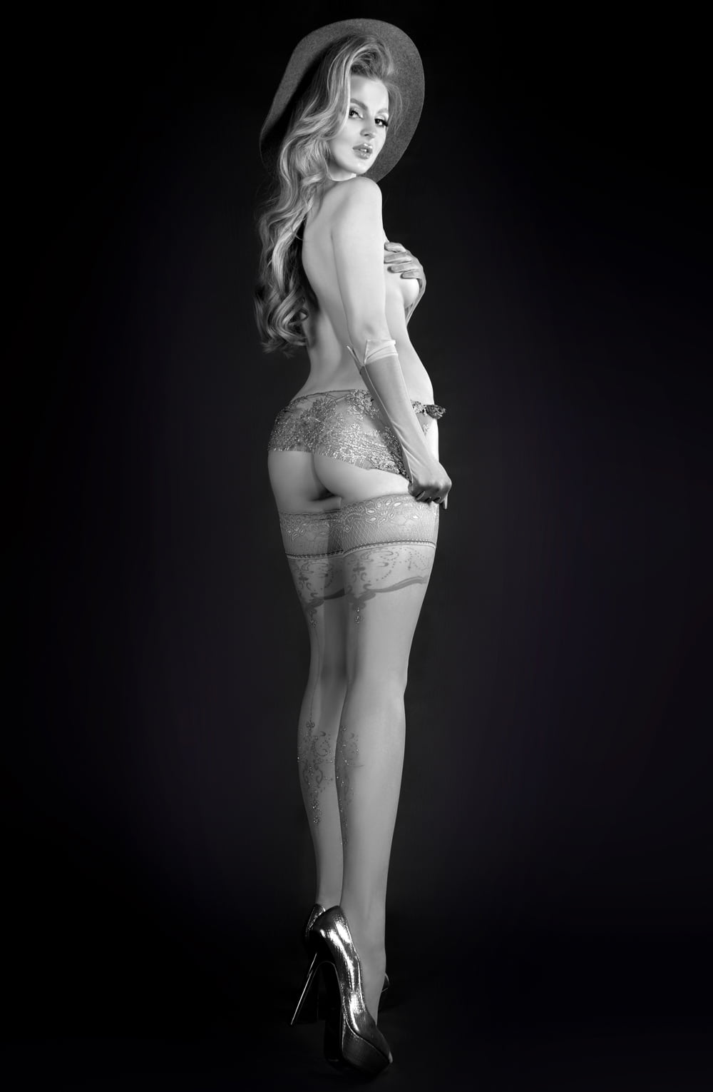 Alma Maeve Hold Ups