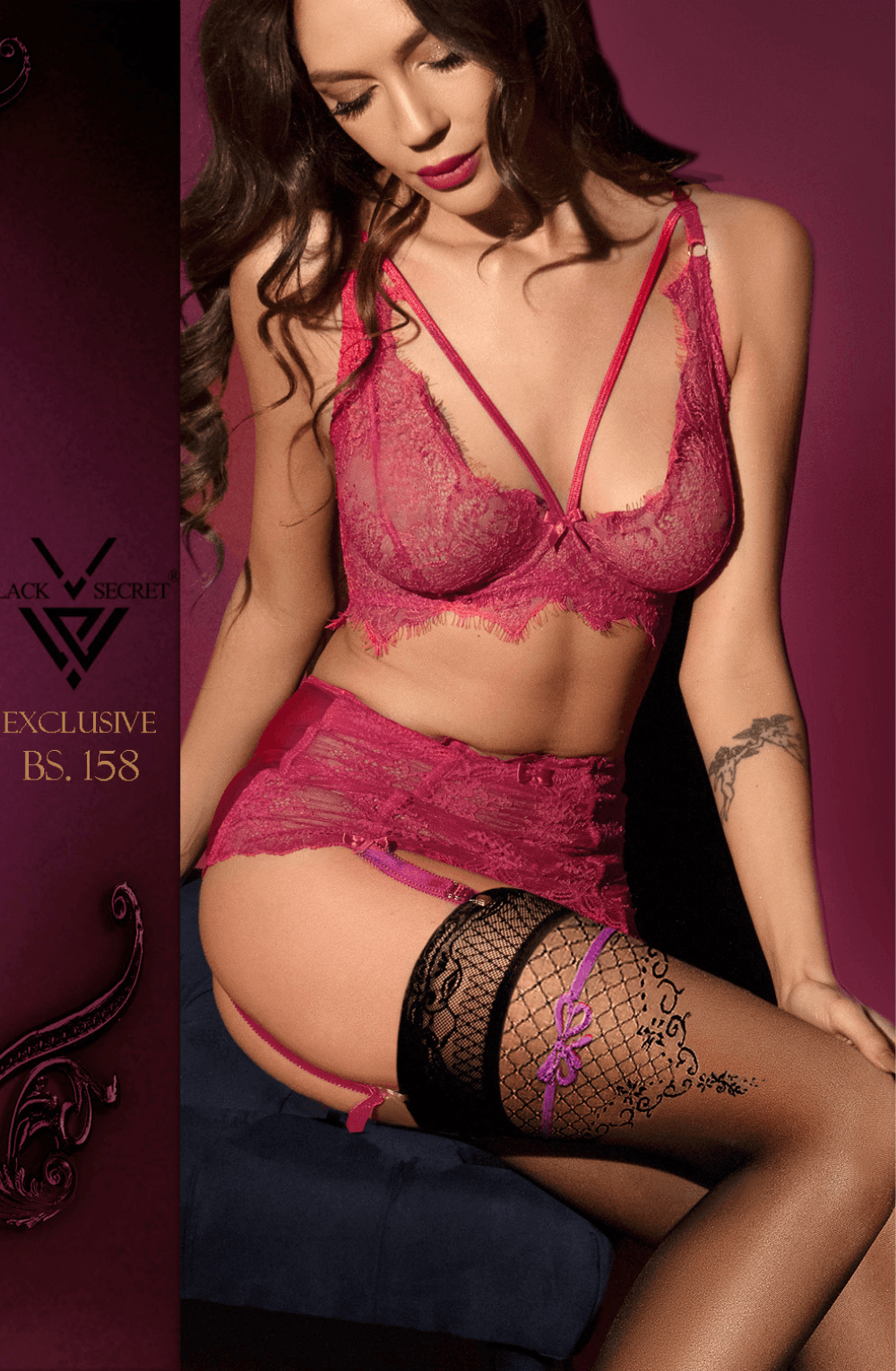 Anya Liv Hold Ups