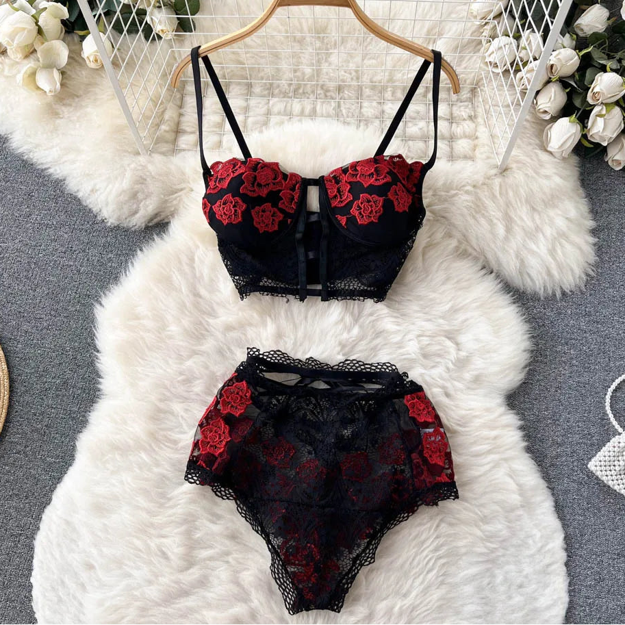 Roses After Midnight Lace Set