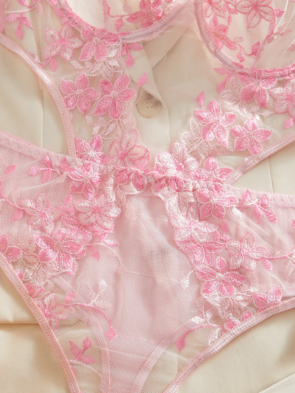 Soft Bloom Lace Set
